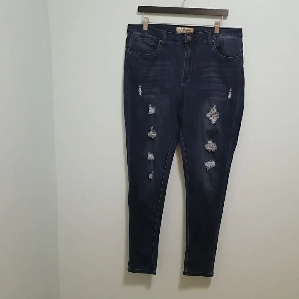 Hybrid & Co, distressed skinny Jean's. Size 14.
